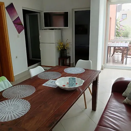 In With Terrace, Air Conditioning, Wi-fi, Dishwasher *