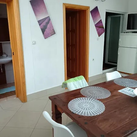 Lejlighed In With Terrace, Air Conditioning, Wi-fi, Dishwasher