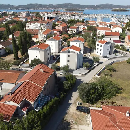 Lejlighed In With Terrace, Air Conditioning, Wi-fi, Dishwasher